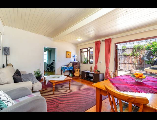 2 BEDROOM FREEHOLD FOR SALE IN KENILWORTH